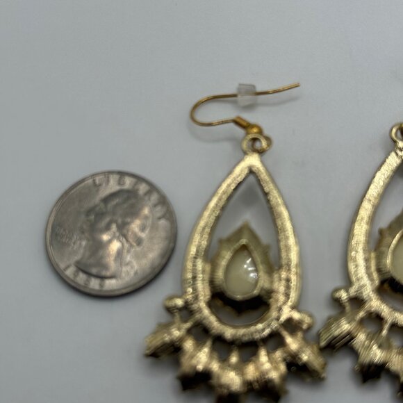 🐱 5 for $10.  Goldtone Fish Hook Earrings with Off White Stones - Picture 5 of 5